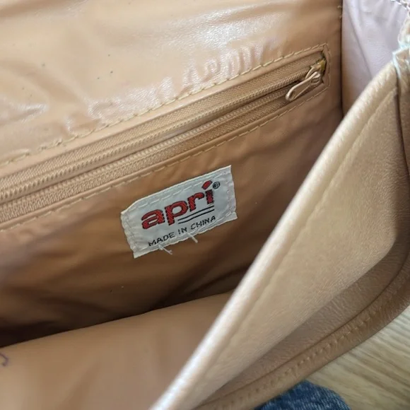 Vintage Tan Apri Purse - Picture 3 of 4